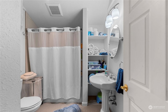 456 Hinthorne Ln, Leavenworth, WA 98826 - full bath with tile patterned flooring and toilet