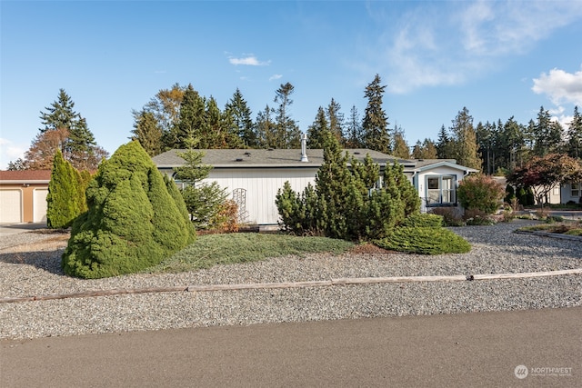 view of front facade featuring a garage