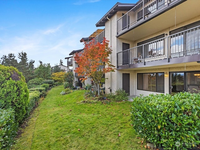 view of yard with a balcony