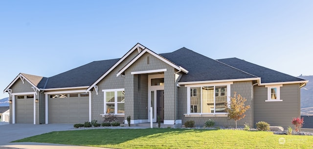 view of front of house featuring a front lawn and a garage