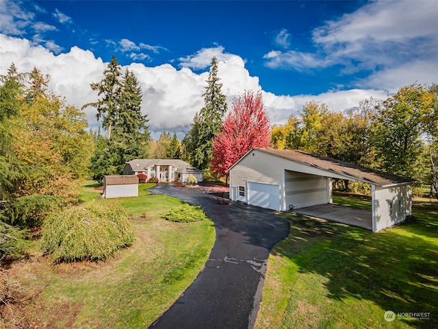 view of front of home with an outdoor structure, a front lawn, and a carport