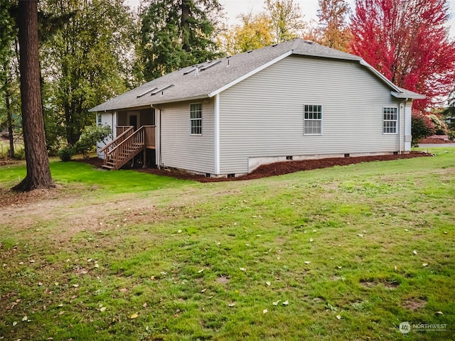 view of side of property featuring a yard