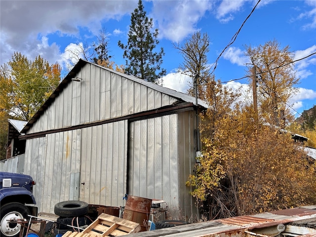 view of outbuilding