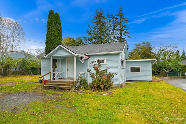 view of front of home featuring a front lawn