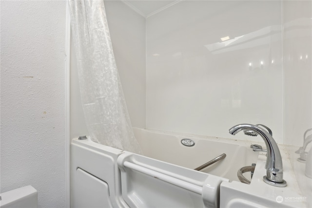 bathroom with shower / tub combo with curtain