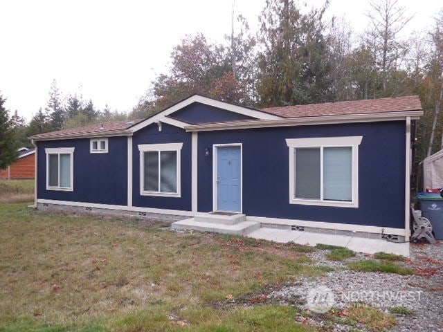 view of front of home with a front yard