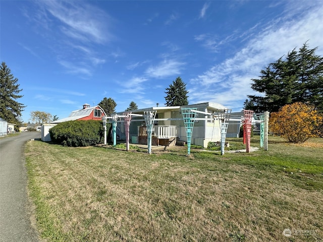 exterior space featuring a front yard