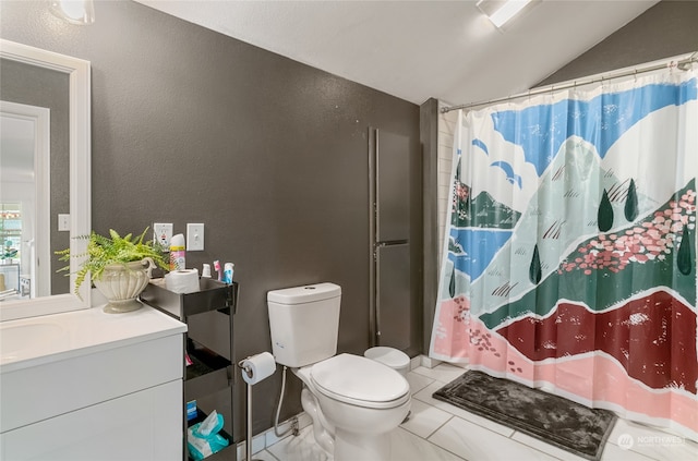 full bath featuring curtained shower, lofted ceiling, a textured wall, toilet, and vanity