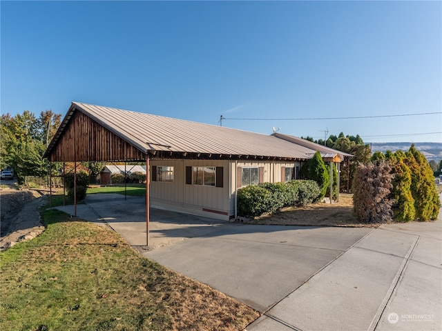 view of front of property with a front yard and a carport