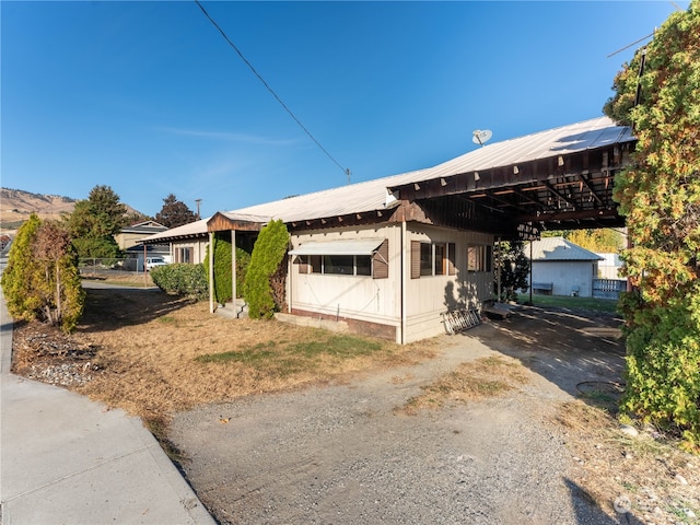 view of front facade featuring a carport