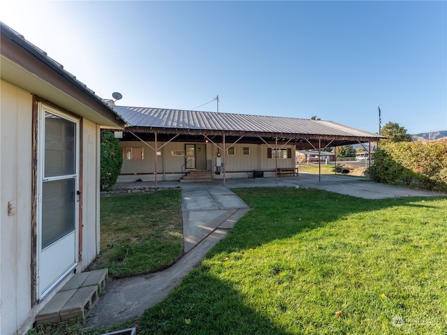 view of yard featuring a carport