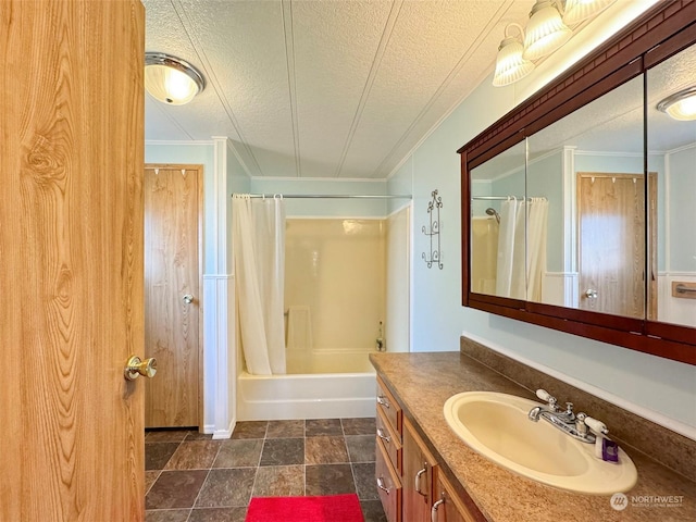121 Fircrest Dr, Sequim, WA 98382 - full bath featuring a textured ceiling, crown molding, vanity, and shower / bath combination with curtain