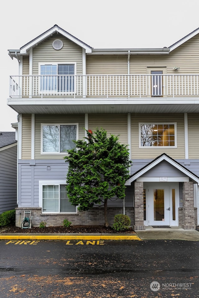 view of front of house with a balcony