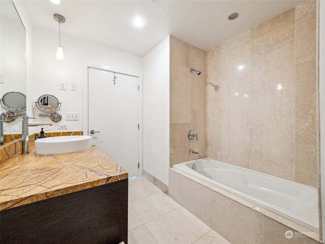 bathroom with vanity and tiled shower / bath