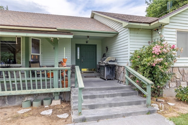 property entrance featuring a porch