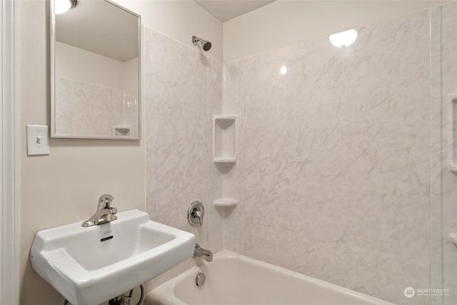 bathroom with sink and tiled shower / bath combo