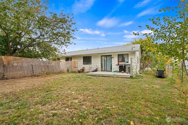 back of house featuring a lawn