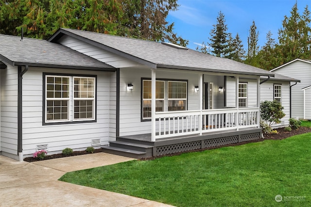 ranch-style house featuring a front lawn