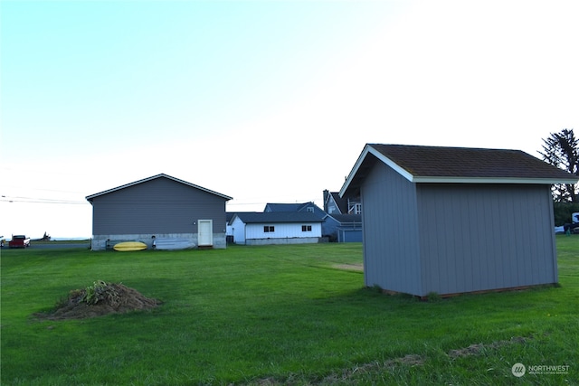 view of yard with a shed