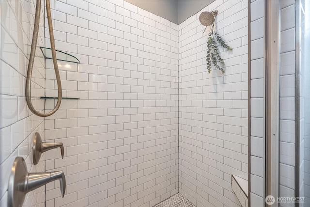 full bath with tiled shower