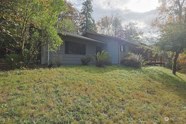 exterior space featuring a front yard