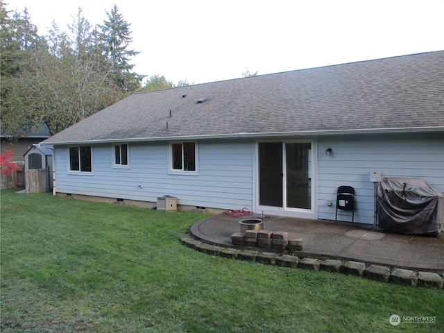 back of house featuring a patio area and a lawn