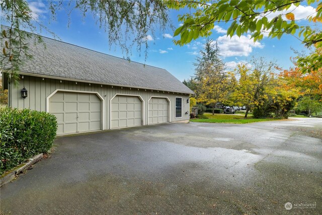 view of detached garage