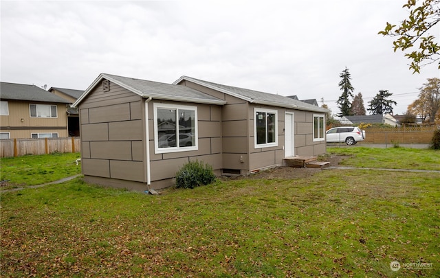 view of side of property featuring a lawn