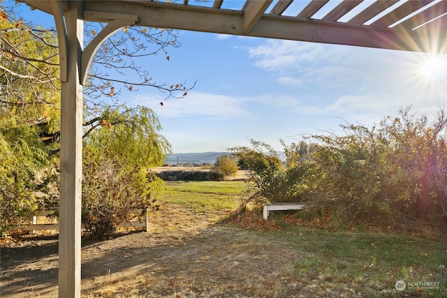 view of yard with a mountain view