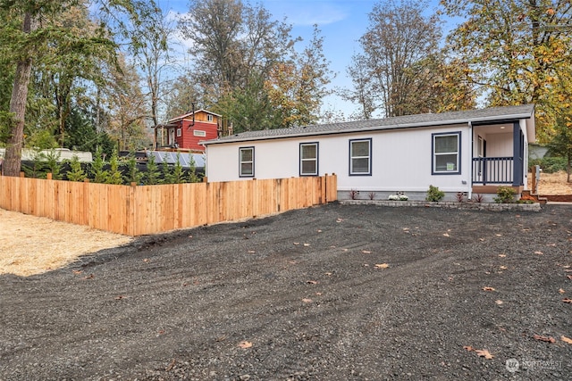 manufactured / mobile home with a porch