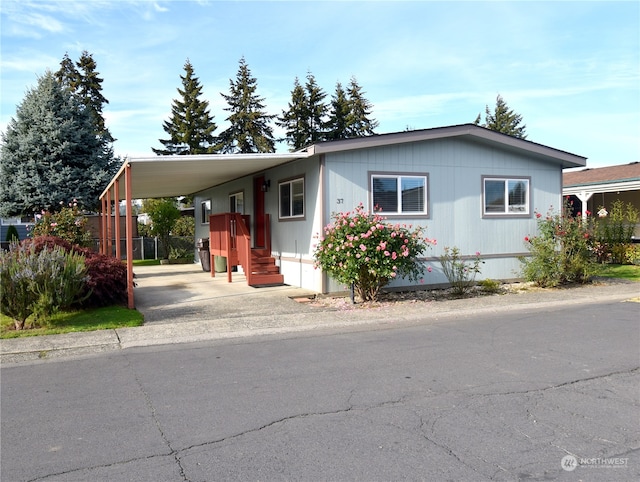 manufactured / mobile home featuring a carport