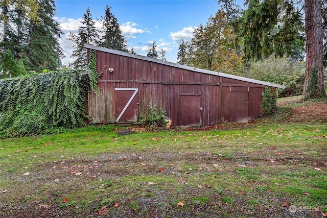 7118 96th St E, Puyallup, WA 98371 - view of barn featuring a yard