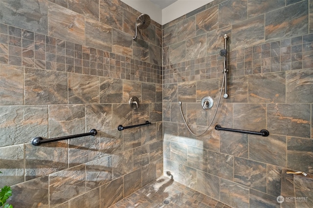 bathroom featuring a tile shower