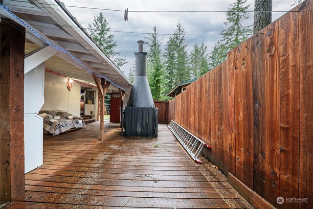 137 Mountain View Dr N, Ashford, WA 98304 - deck with fence