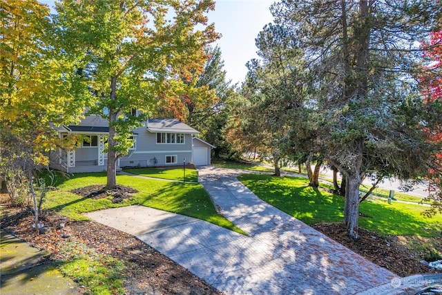 view of front of property with a front yard