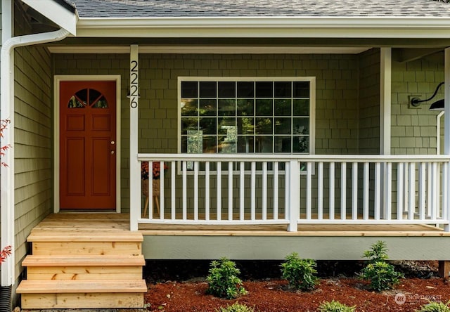 property entrance featuring a porch