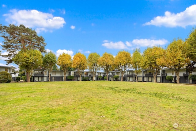 10648 SE 254th Pl Unit I3, Kent, WA 98030 - surrounding community featuring a residential view and a yard