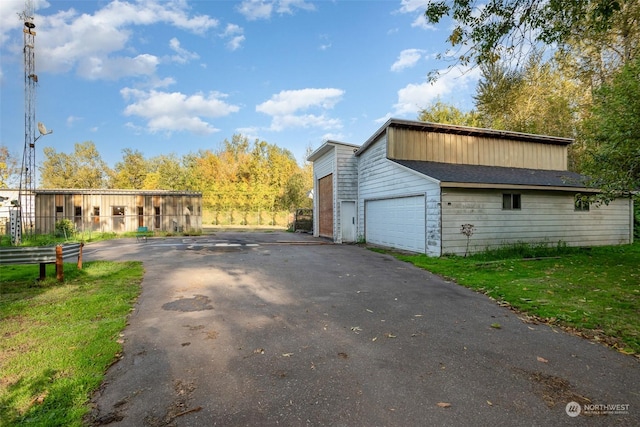39606 Auburn Enumclaw Rd SE, Auburn, WA 98092 - view of property exterior with asphalt driveway
