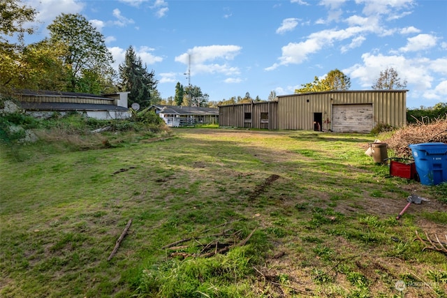 view of yard with an outdoor structure