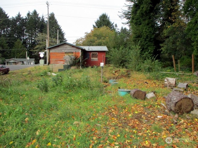 699 Copalis Beach Rd, Copalis Beach, WA 98535 - view of yard with an outbuilding