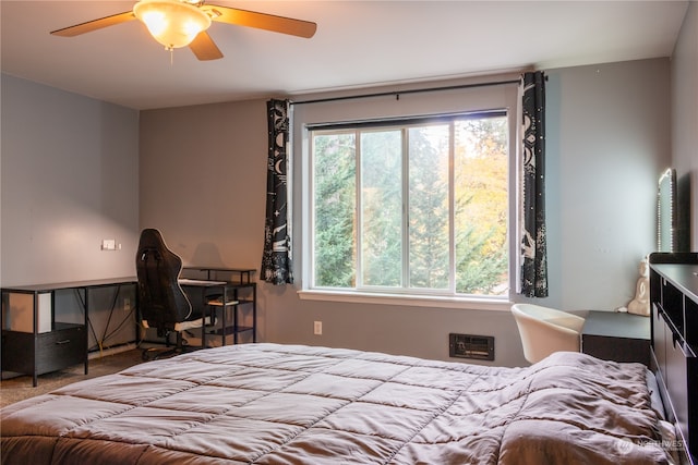 bedroom with ceiling fan