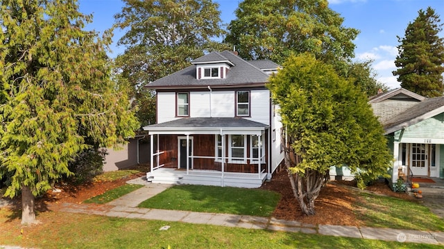 view of front facade featuring a front lawn