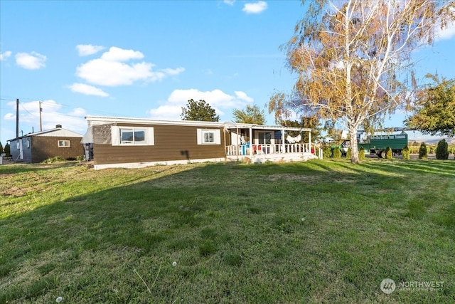 ranch-style home featuring a front lawn