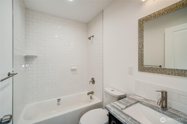 1819 Sam Benn Ln, Aberdeen, WA 98520 - bathroom featuring toilet, vanity, and bathing tub / shower combination