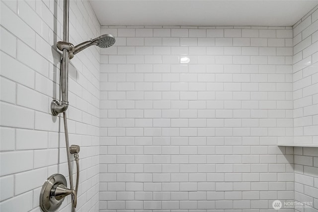 1823 Sam Benn Ln, Aberdeen, WA 98520 - bathroom featuring tiled shower