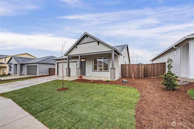 view of front of home featuring a front yard