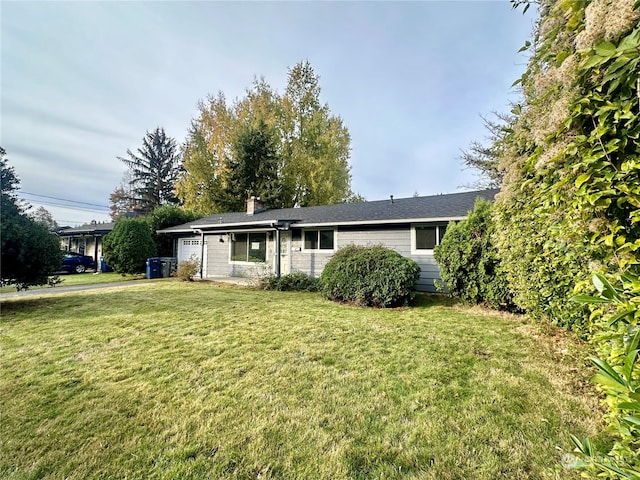 view of front of property with a front lawn