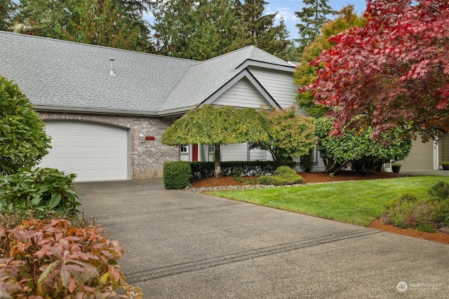 view of front of home featuring a front lawn and a garage