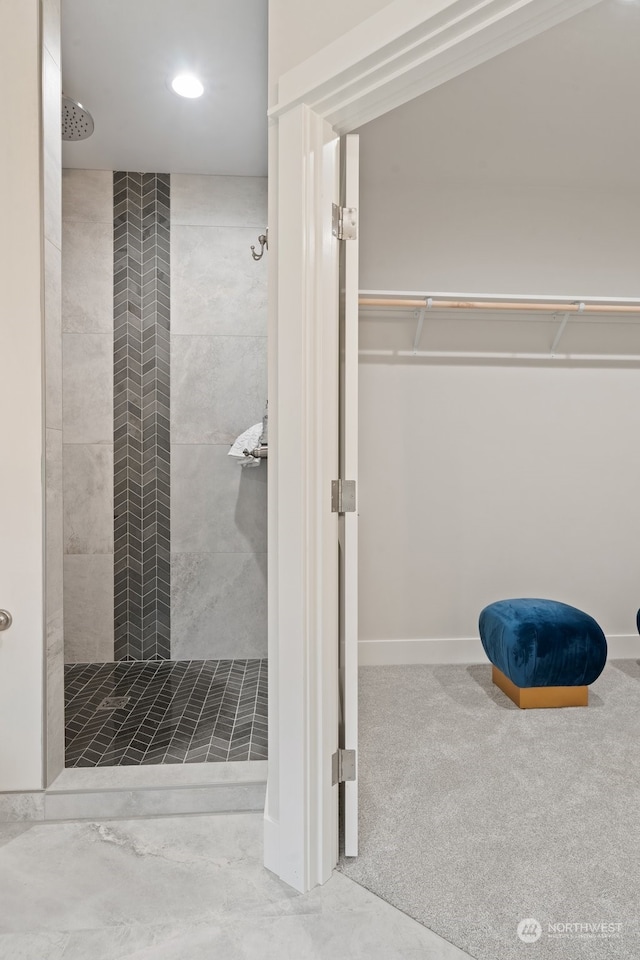 bathroom featuring tiled shower