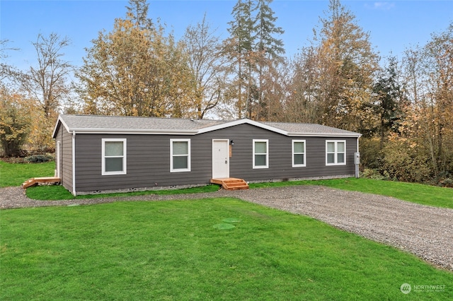 ranch-style home featuring a front lawn